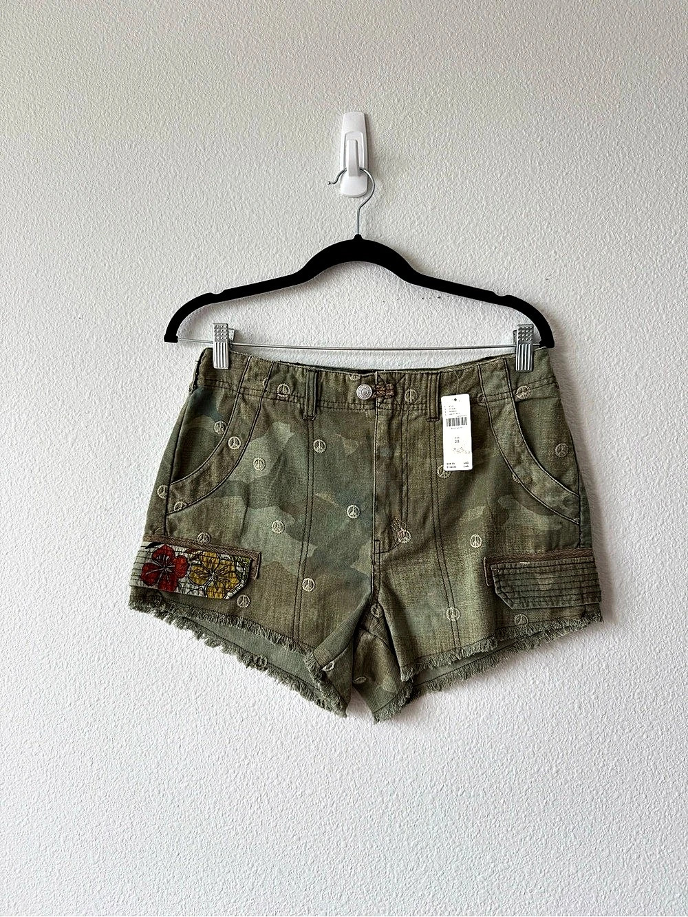 NWT Anthropologie Camo Floral Embroidered Shorts - Picture 3 of 5